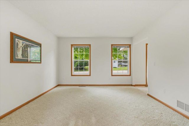 931 Sterling Street S, Maplewood, MN 55119