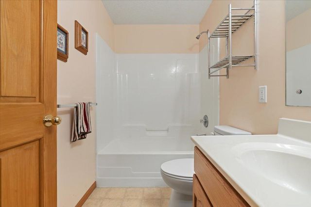 931 Sterling Street S, Maplewood, MN 55119