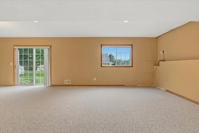 931 Sterling Street S, Maplewood, MN 55119