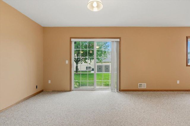 931 Sterling Street S, Maplewood, MN 55119