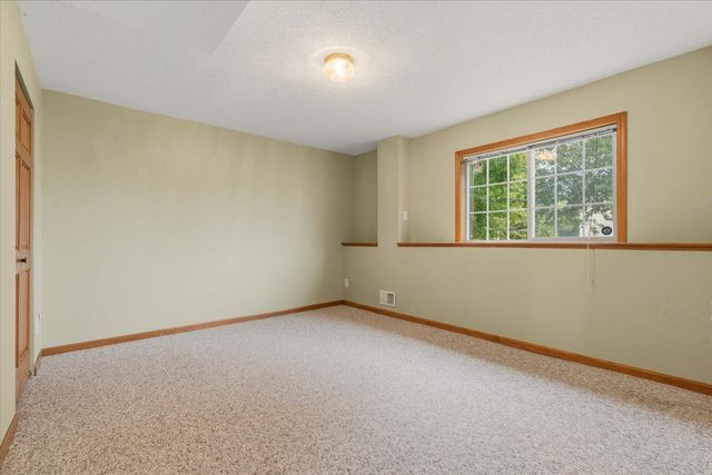 931 Sterling Street S, Maplewood, MN 55119