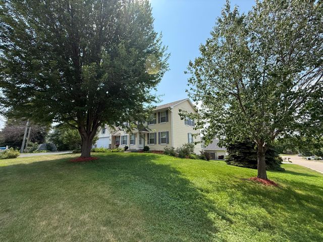 931 Sterling Street S, Maplewood, MN 55119