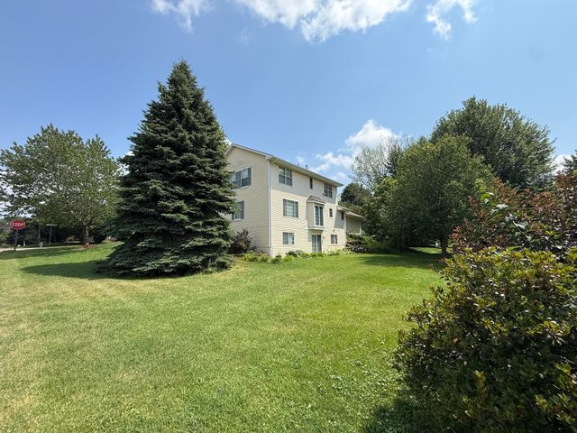 931 Sterling Street S, Maplewood, MN 55119