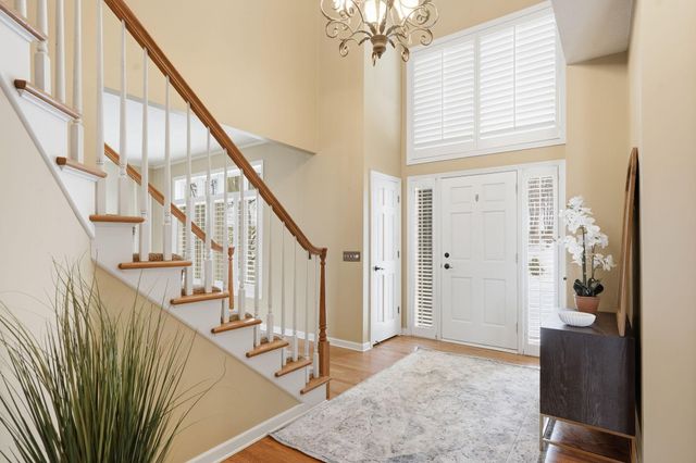 6340 Summit Circle, Chanhassen, MN 55317