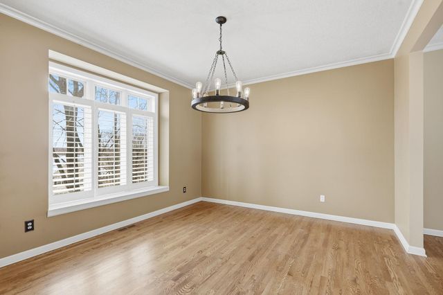 6340 Summit Circle, Chanhassen, MN 55317