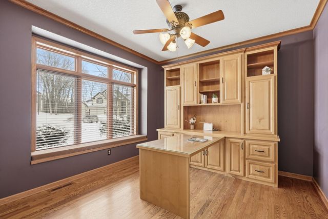 6340 Summit Circle, Chanhassen, MN 55317