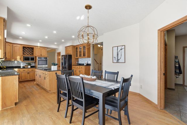 6340 Summit Circle, Chanhassen, MN 55317