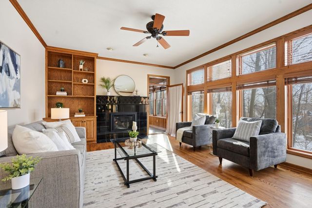 6340 Summit Circle, Chanhassen, MN 55317