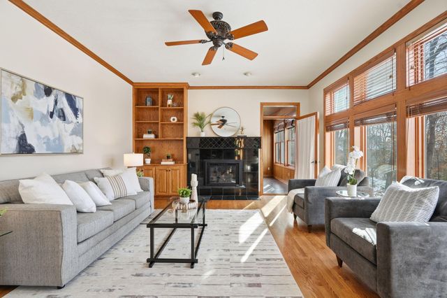 6340 Summit Circle, Chanhassen, MN 55317