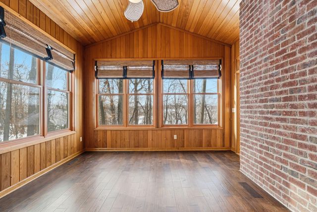 6340 Summit Circle, Chanhassen, MN 55317