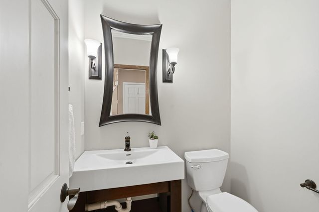 6340 Summit Circle, Chanhassen, MN 55317