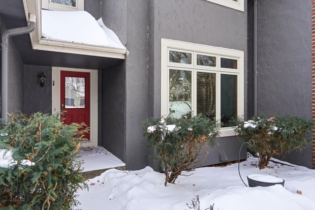 6340 Summit Circle, Chanhassen, MN 55317