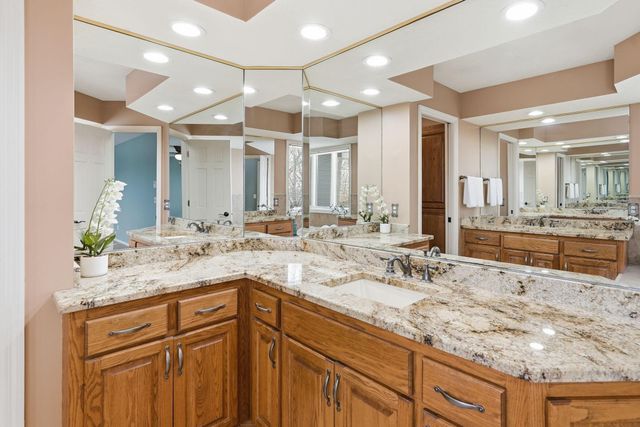 6340 Summit Circle, Chanhassen, MN 55317