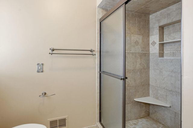 6340 Summit Circle, Chanhassen, MN 55317