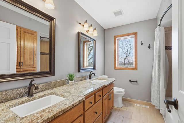 6340 Summit Circle, Chanhassen, MN 55317