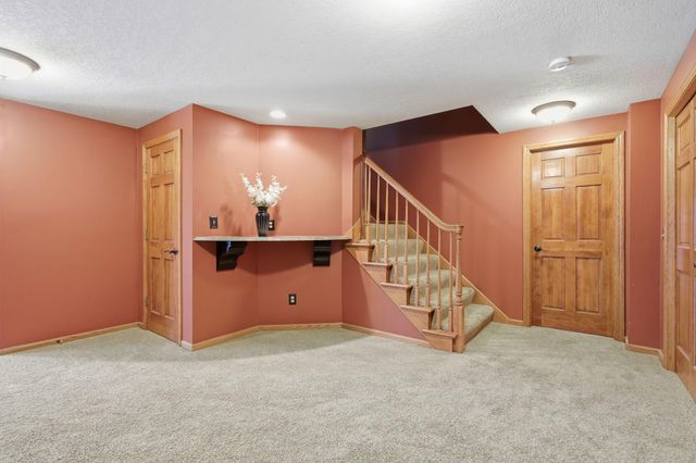 6340 Summit Circle, Chanhassen, MN 55317