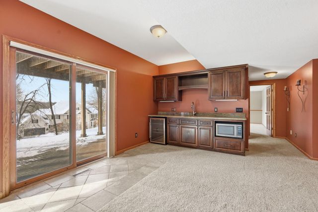 6340 Summit Circle, Chanhassen, MN 55317