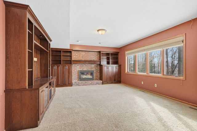 6340 Summit Circle, Chanhassen, MN 55317