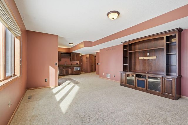 6340 Summit Circle, Chanhassen, MN 55317