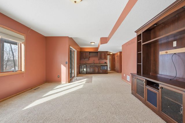 6340 Summit Circle, Chanhassen, MN 55317