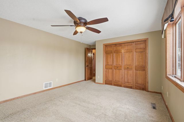 6340 Summit Circle, Chanhassen, MN 55317