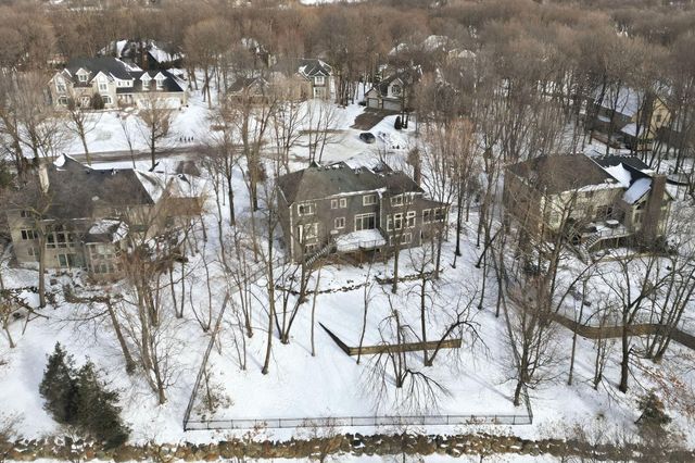 6340 Summit Circle, Chanhassen, MN 55317