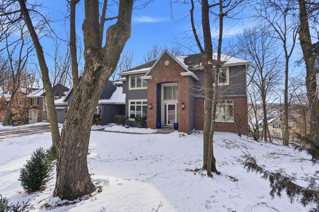 6340 Summit Circle, Chanhassen, MN 55317