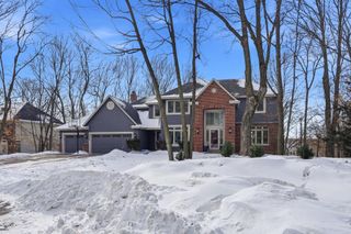 6340 Summit Circle, Chanhassen, MN 55317