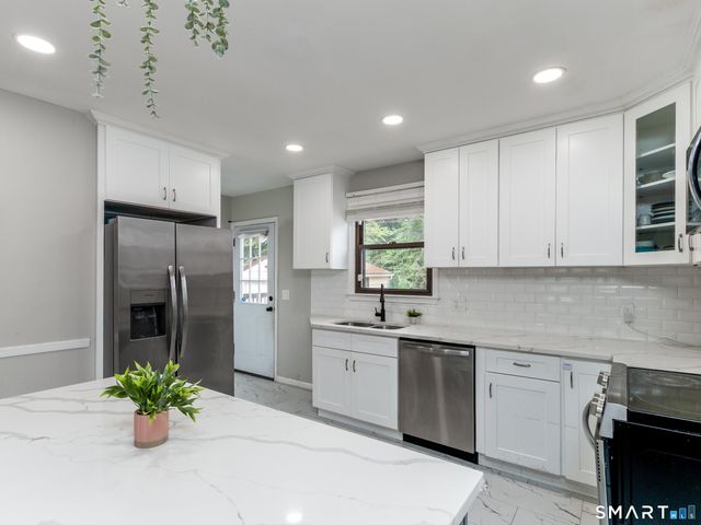 415 Painter Drive, West Haven, CT 06516