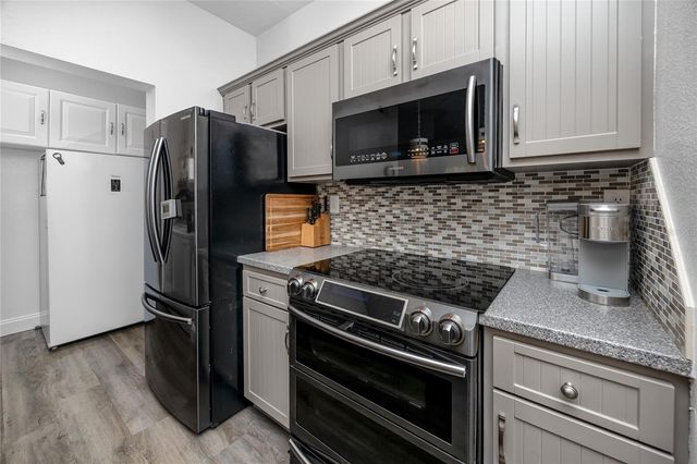 10764 70TH AVENUE 5104, Seminole, FL 33772