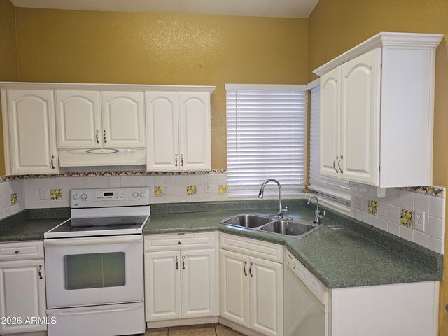 5045 W TOPEKA Drive, Glendale, AZ 85308