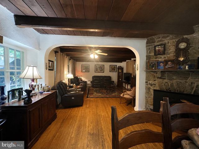6704 CHAPEL RD, New Hope, PA 18938