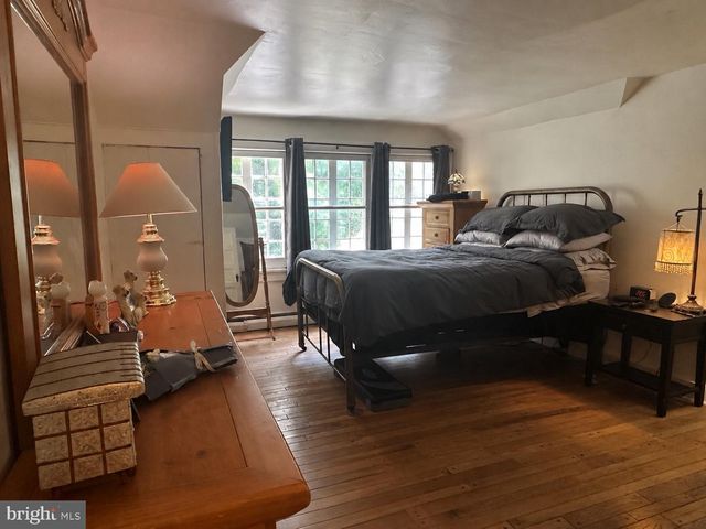 6704 CHAPEL RD, New Hope, PA 18938