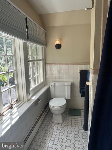 6704 CHAPEL RD, New Hope, PA 18938