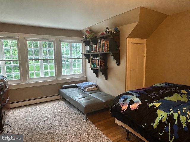 6704 CHAPEL RD, New Hope, PA 18938
