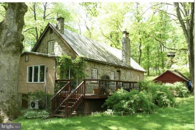 6704 CHAPEL RD, New Hope, PA 18938