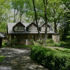 6704 CHAPEL RD, New Hope, PA 18938