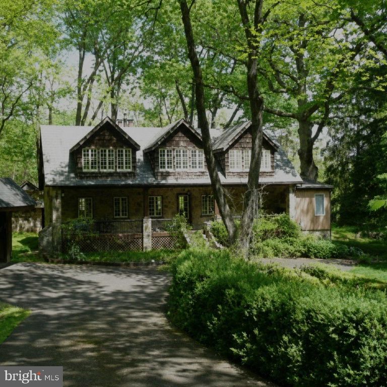 6704 CHAPEL RD, New Hope, PA 18938