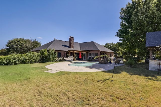 137 Cactus Road, Waxahachie, TX 75165