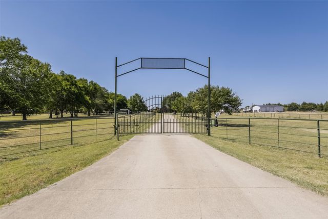 137 Cactus Road, Waxahachie, TX 75165