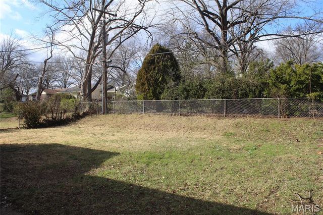 1501 Akron Drive, St Louis, MO 63137