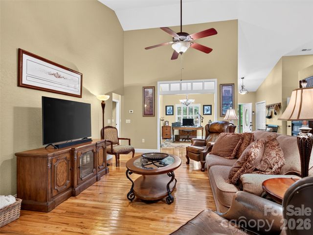 427 Locust Drive, Maggie Valley, NC 28751