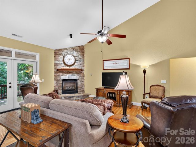 427 Locust Drive, Maggie Valley, NC 28751
