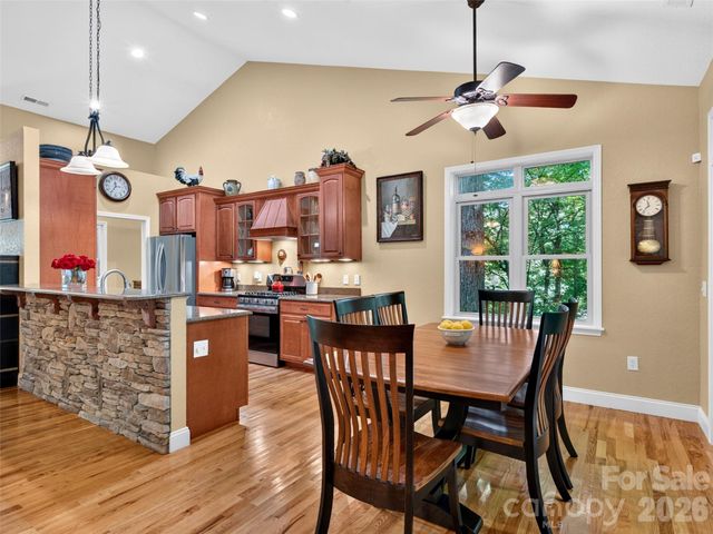 427 Locust Drive, Maggie Valley, NC 28751