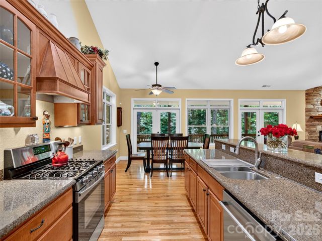 427 Locust Drive, Maggie Valley, NC 28751