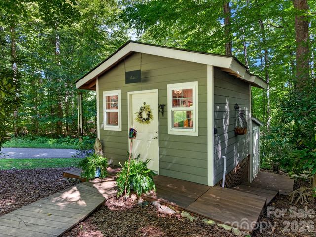 427 Locust Drive, Maggie Valley, NC 28751