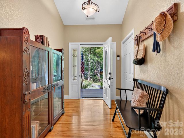 427 Locust Drive, Maggie Valley, NC 28751