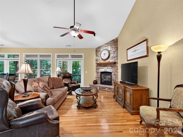 427 Locust Drive, Maggie Valley, NC 28751