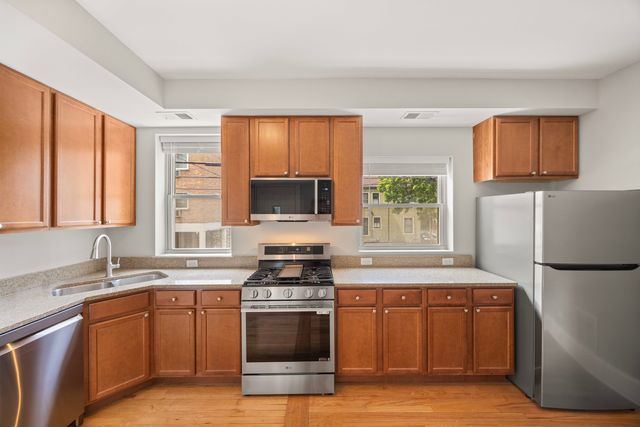 811 Erie Street 1, Oak Park, IL 60302