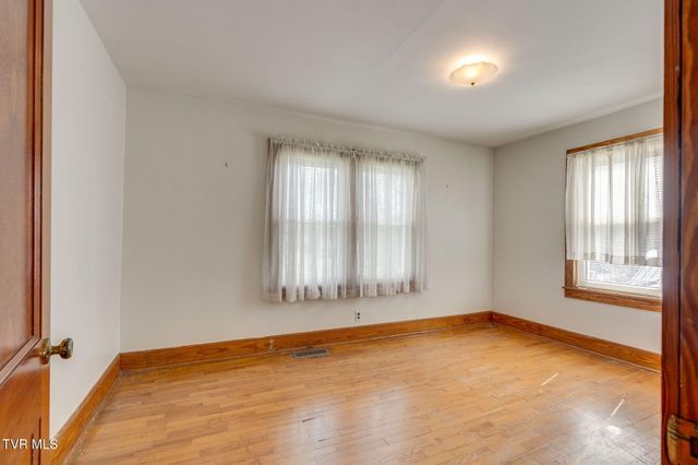 102 Brewer Street, Rogersville, TN 37857